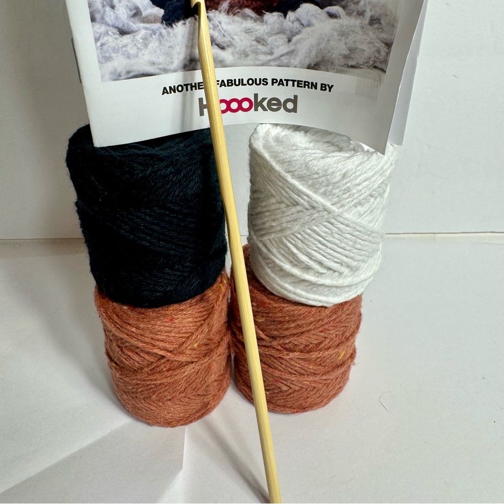Hoooked Amigurumi DIY Kit w/Eco Barbante Yarn Fox Fergie - Picture 8 of 8